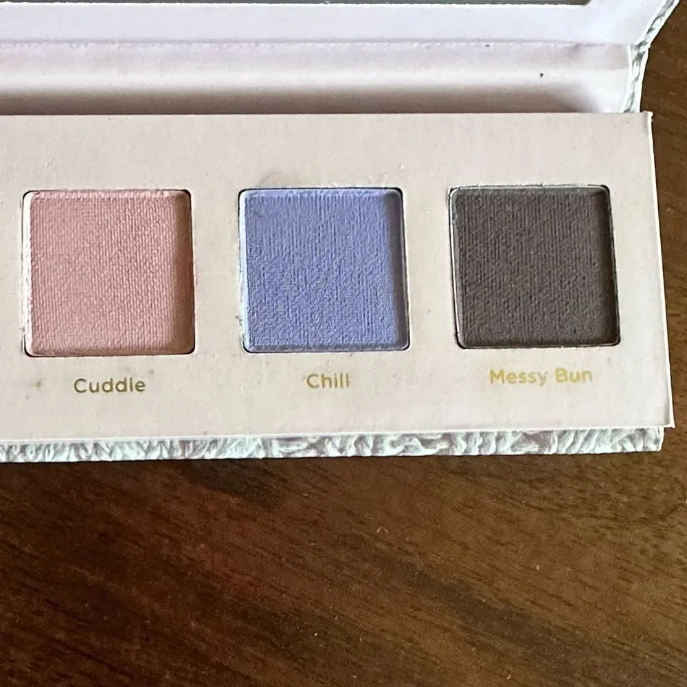 NWT Dominique Cosmetics Eyeshadow Palette, Beauty Supplies, Makeup